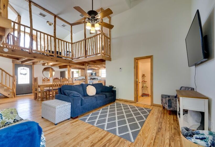 Pet Friendly Cabin On 3 Acres: 7 Mi To Uvalde!