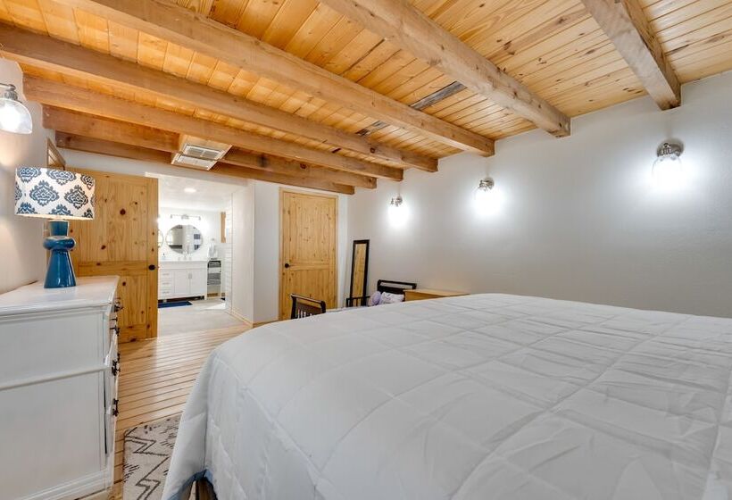 Pet Friendly Cabin On 3 Acres: 7 Mi To Uvalde!