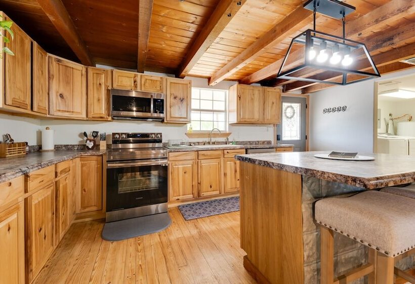 Pet Friendly Cabin On 3 Acres: 7 Mi To Uvalde!