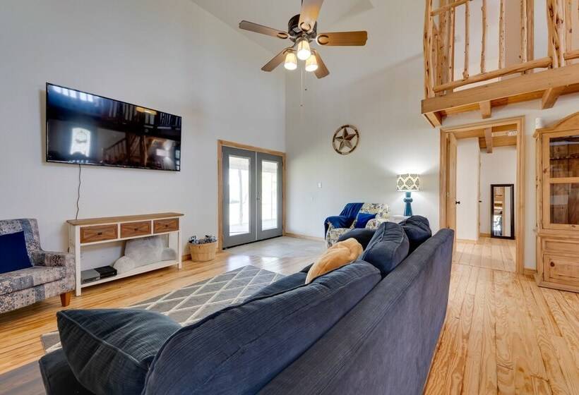 Pet Friendly Cabin On 3 Acres: 7 Mi To Uvalde!