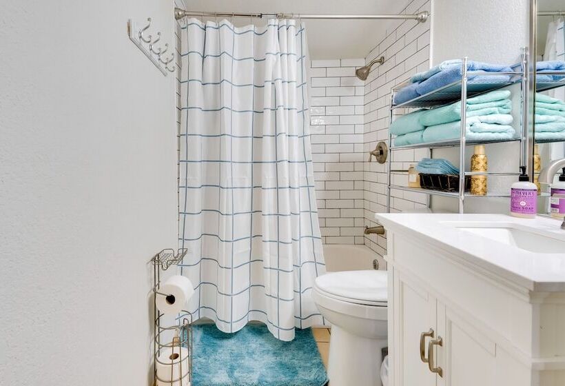 Pet Friendly Cabin On 3 Acres: 7 Mi To Uvalde!