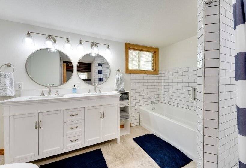 Pet Friendly Cabin On 3 Acres: 7 Mi To Uvalde!