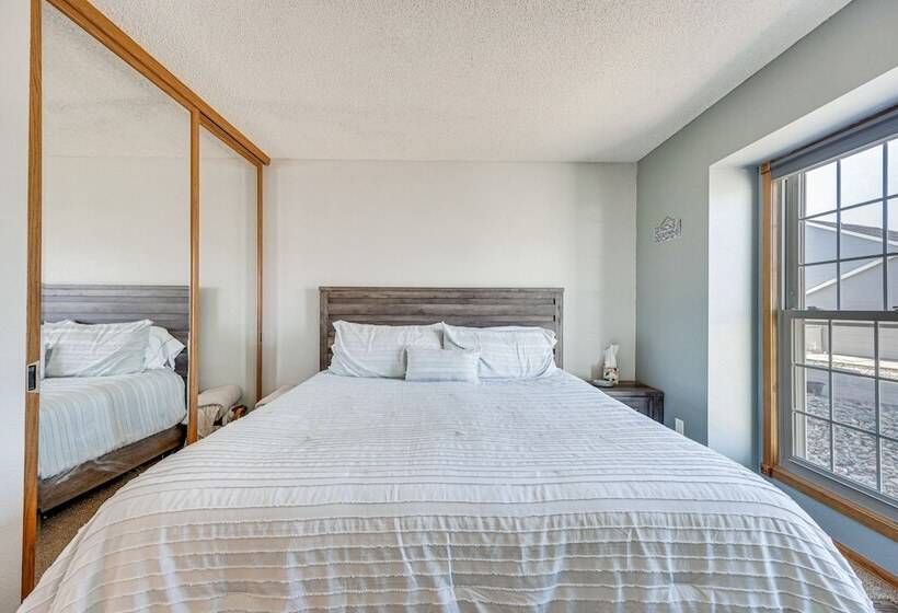 Pet Friendly Colorado Springs Home W/ Mtn Views!