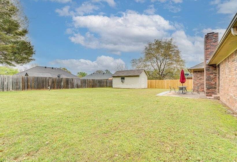 Pet Friendly Conway Home: 1 Mi To Hendrix College!