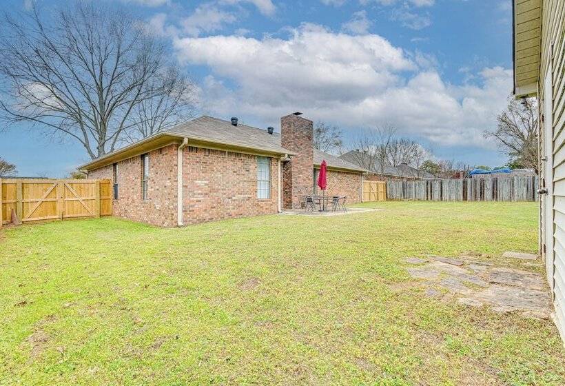 Pet Friendly Conway Home: 1 Mi To Hendrix College!