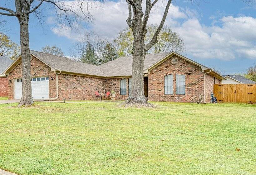 Pet Friendly Conway Home: 1 Mi To Hendrix College!