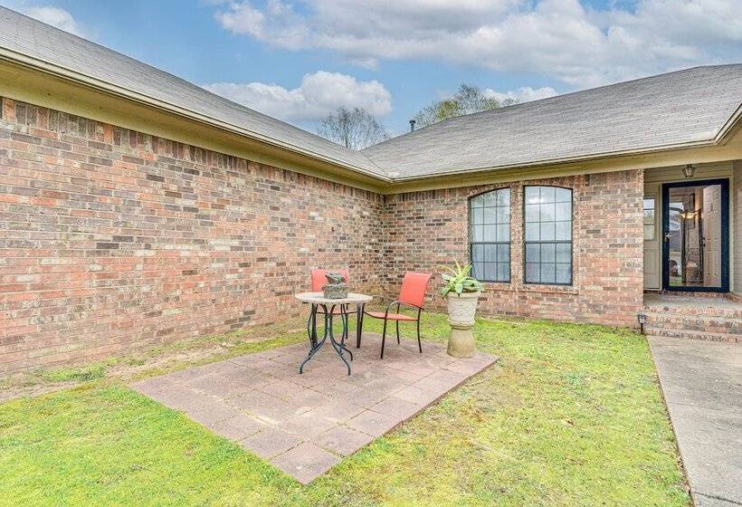 Pet Friendly Conway Home: 1 Mi To Hendrix College!