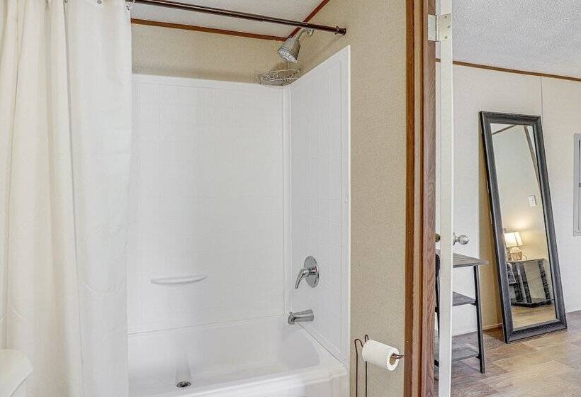 Pet Friendly Home ~ 5 Mi To Blue Ridge Parkway!