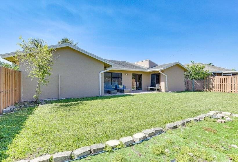 Near Beaches: Pet Friendly Sunrise Escape W/ Patio