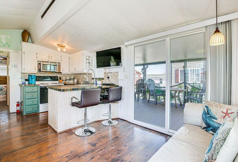 Resort Style Perks & Deck At Port Isabel Home!