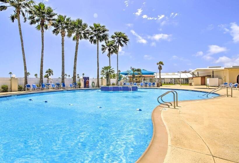 Resort Style Perks & Deck At Port Isabel Home!