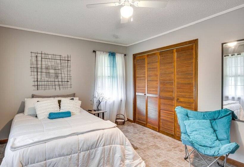 Quiet & Cozy Rembert Home ~ 9 Mi To Air Force Base