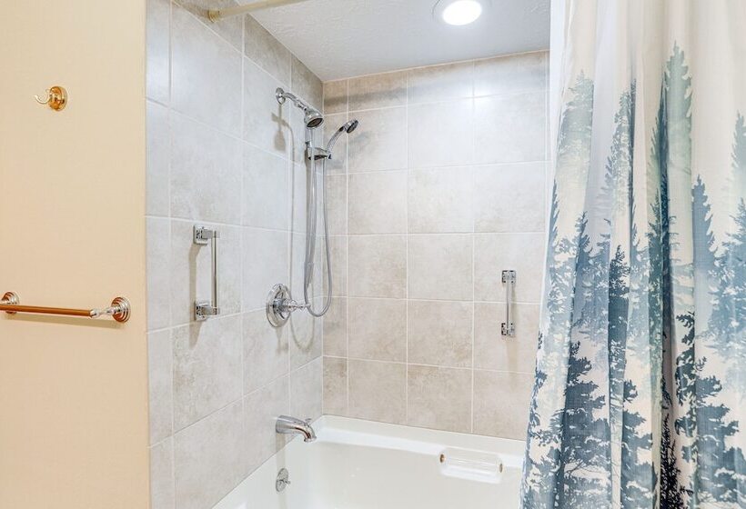 Quiet Greenwich Home W/ Pool + Screened Porch!