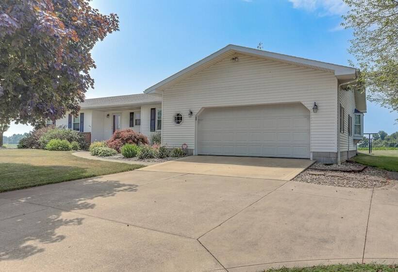 Quiet Greenwich Home W/ Pool + Screened Porch!