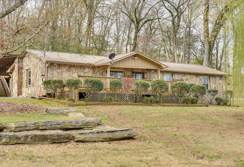 Quiet Guntersville Cottage Near Lake: Boat Parking