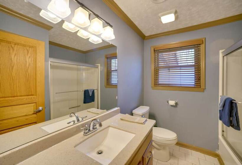 Quiet Guntersville Cottage Near Lake: Boat Parking