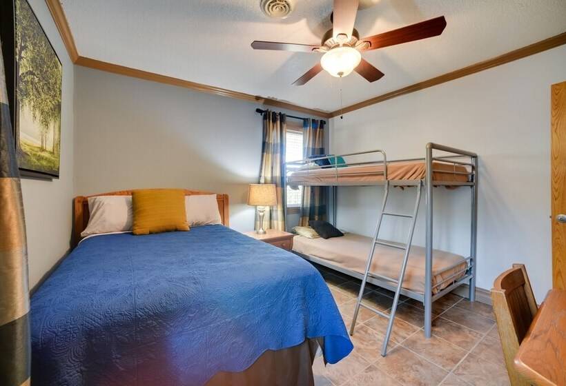 Quiet Guntersville Cottage Near Lake: Boat Parking