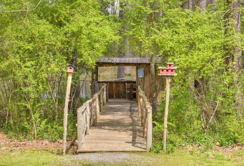 Quiet Guntersville Cottage Near Lake: Boat Parking