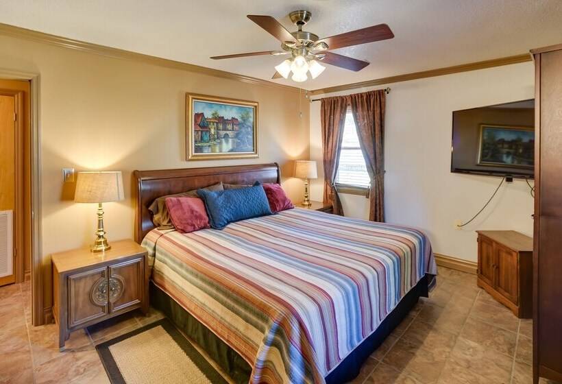 Quiet Guntersville Cottage Near Lake: Boat Parking