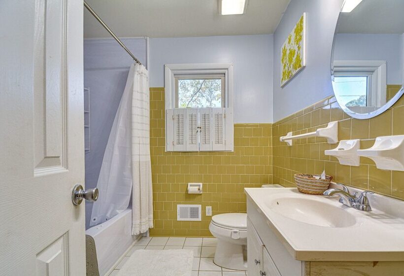 Raleigh Retreat ~ 5 Mi To Dtwn & Historic Oakwood!