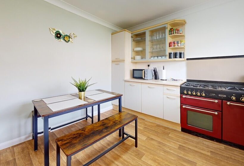레지던스 Entire 3 Bed Home In Basildon Sleeps Up To 6