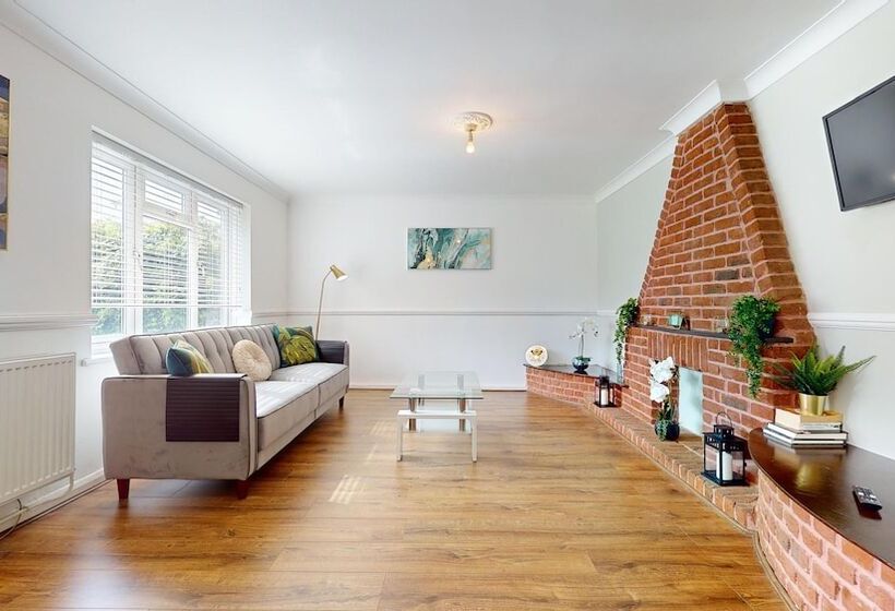 레지던스 Entire 3 Bed Home In Basildon Sleeps Up To 6