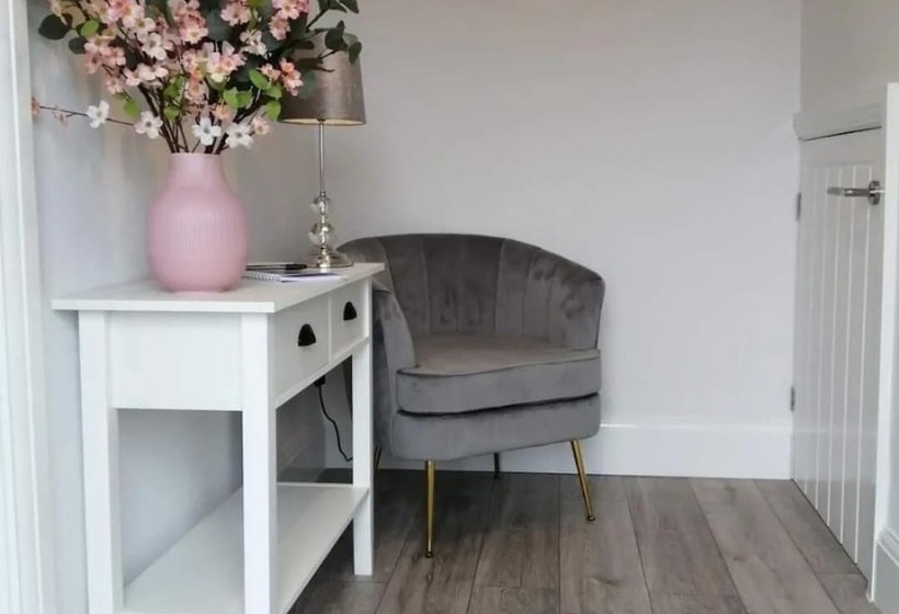 إقامة Serenity Holiday Let In South Chard