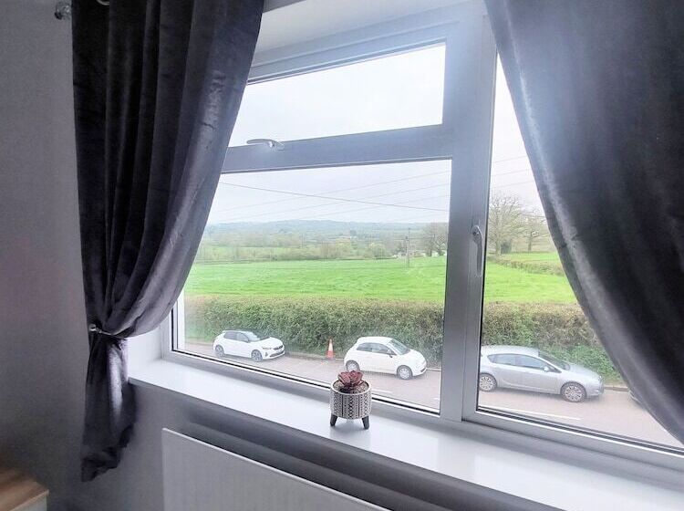 إقامة Serenity Holiday Let In South Chard