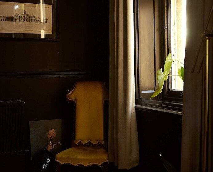 דירת נופש Captivating 6 Bed Manor House In Totland Bay