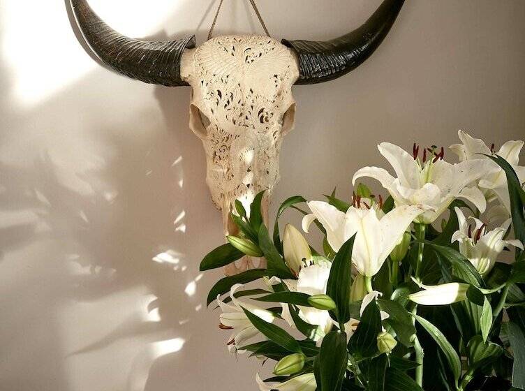 דירת נופש Captivating 6 Bed Manor House In Totland Bay