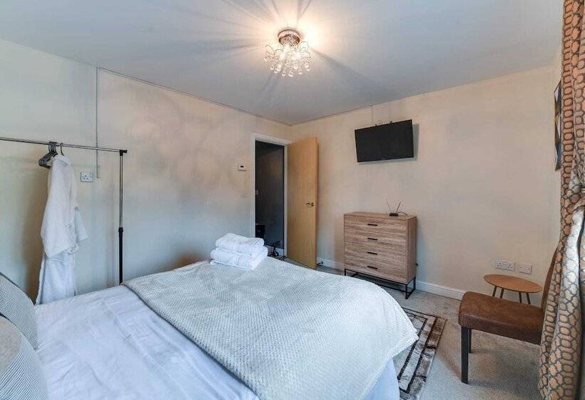 레지던스 Charming 2 Bed House In Middleton Manchester