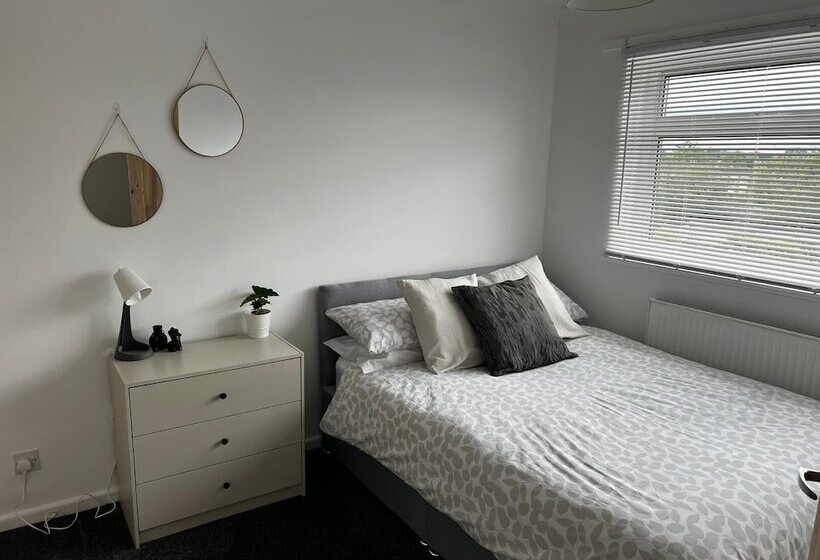 Резиденция Charming 3 Bed House In Leighton Buzzard