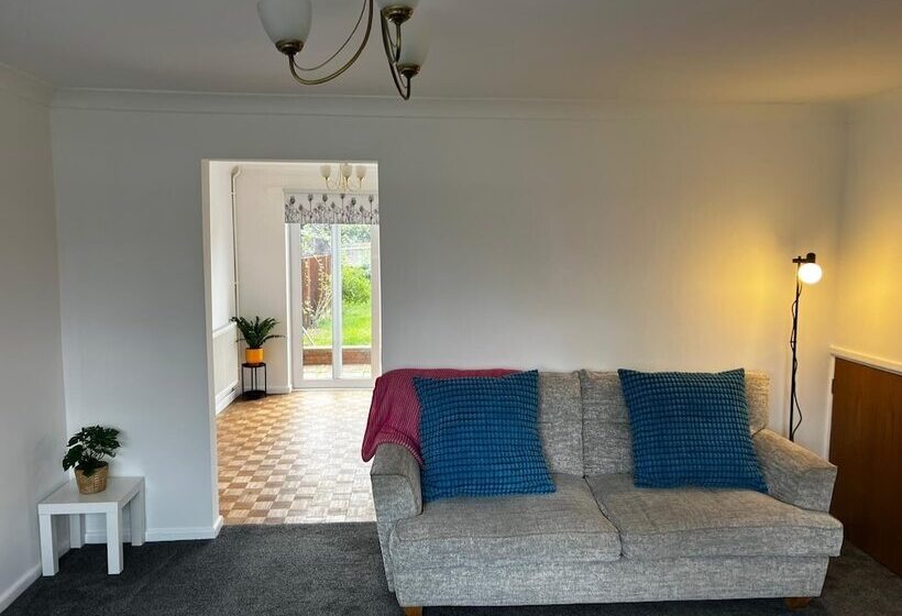 Резиденция Charming 3 Bed House In Leighton Buzzard