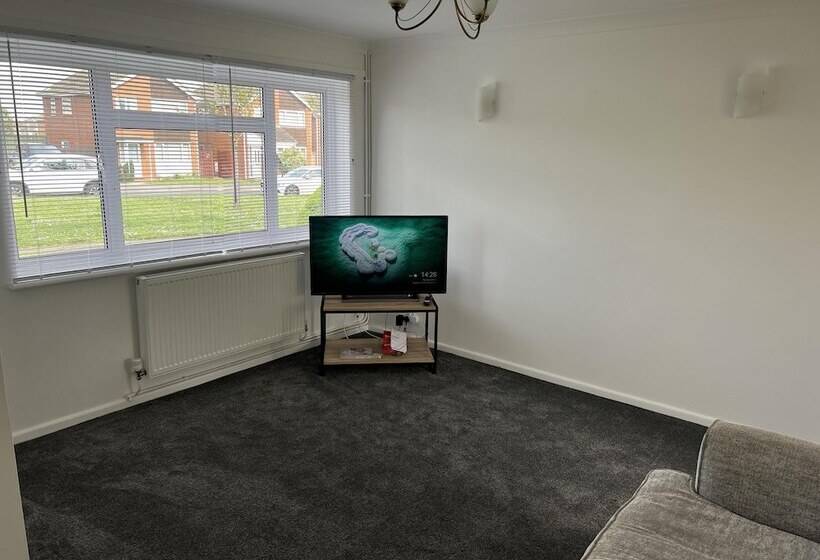 Резиденция Charming 3 Bed House In Leighton Buzzard