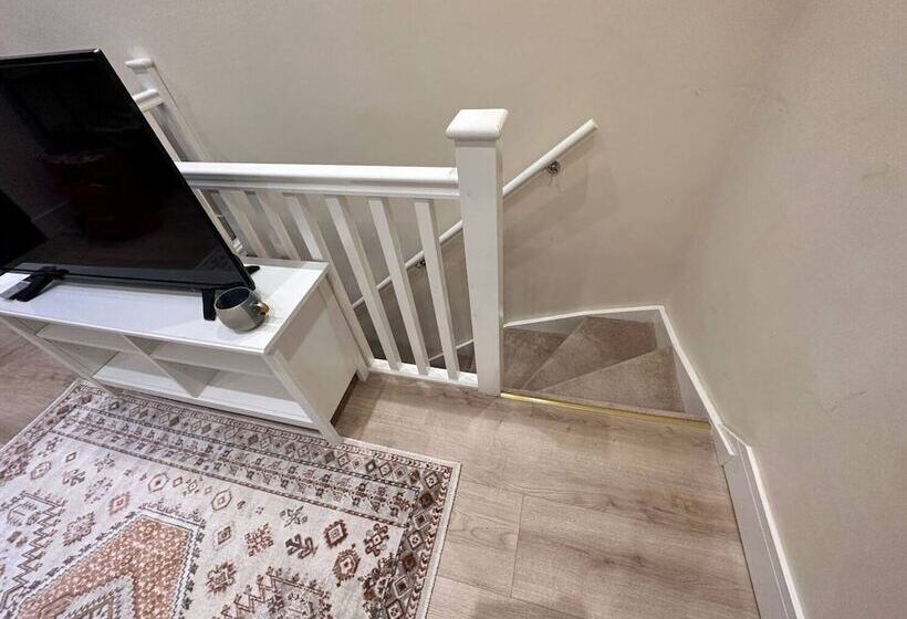 레지던스 Charming Duplex 10min To London Bridge, Quiet