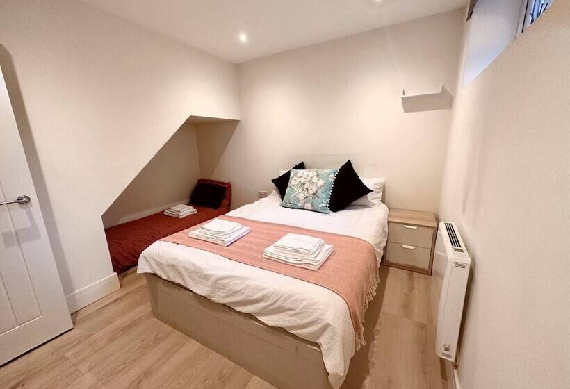 레지던스 Charming Duplex 10min To London Bridge, Quiet