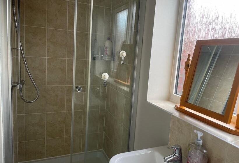 Резиденция Fantastic, Pet Friendly 3 Bedroom House In Bedford