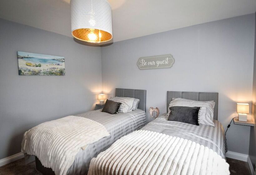 Резиденция Immaculate 3 Bed House In Newcastle