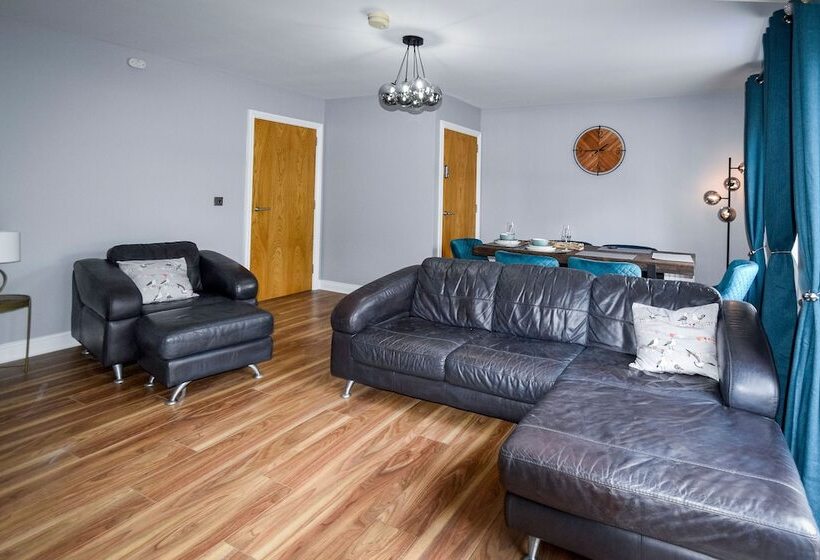 דירת נופש Immaculate 3 Bed House In Newcastle