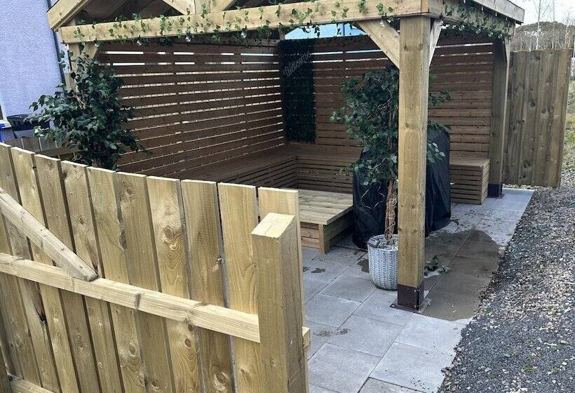 Резиденция Immaculate 3 Bed House In Newcastle