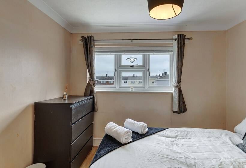 レジデンス Impeccable 3 Bed House In Basildon