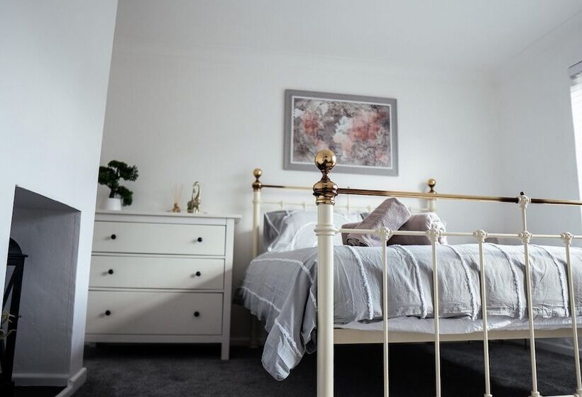 Резиденция Inviting 4 Bed House In Kettering