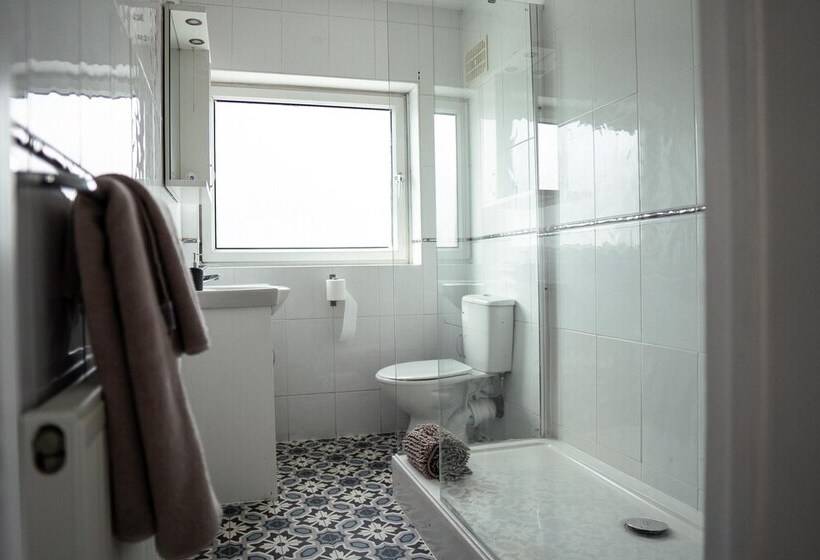 Резиденция Inviting 4 Bed House In Kettering