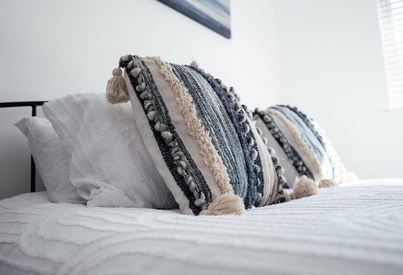 Резиденция Inviting 4 Bed House In Kettering