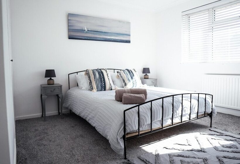 Резиденция Inviting 4 Bed House In Kettering