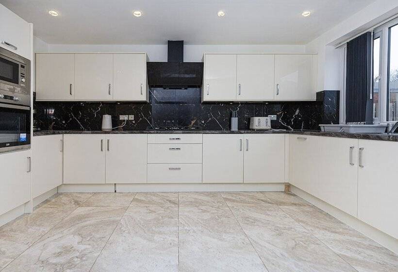 إقامة New Build 4 Bed Det House In Yorkshire Nr Leeds