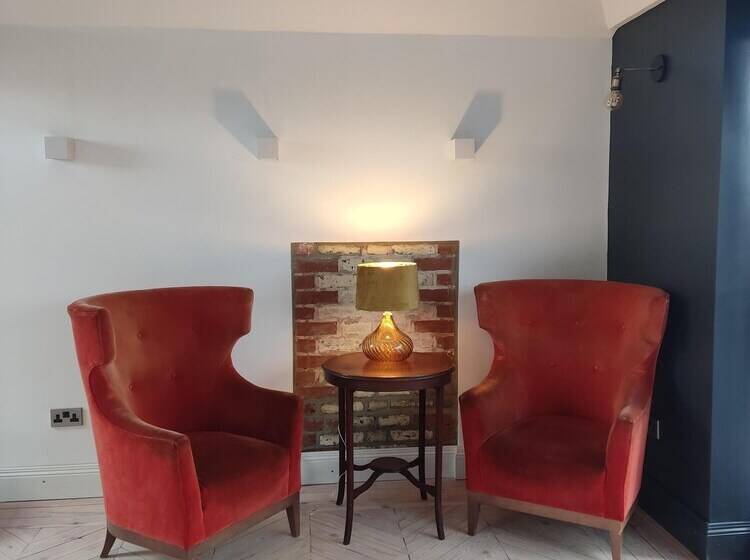 Резиденция Remarkable 7 Bed House In London