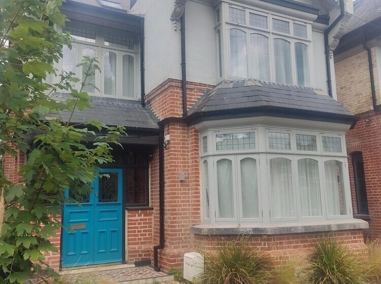 إقامة Remarkable 7 Bed House In London