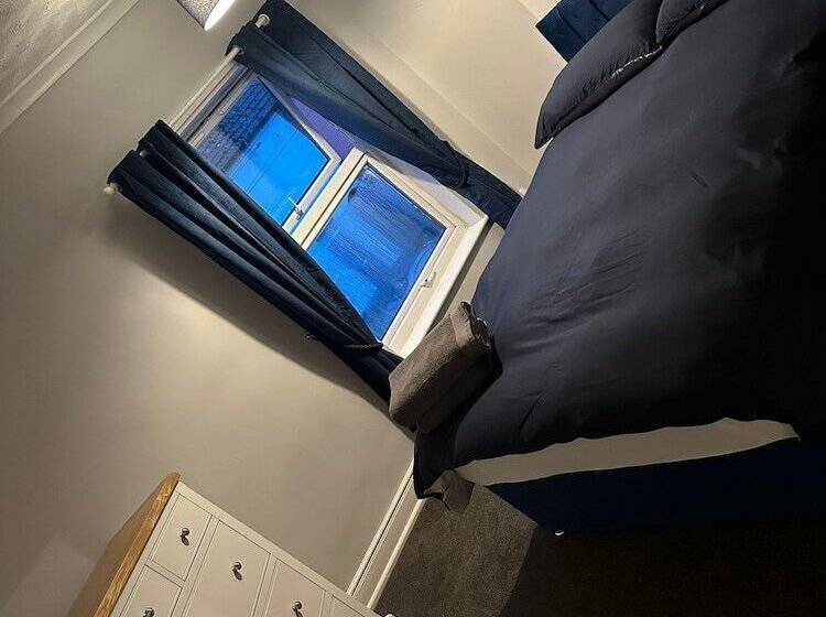 レジデンス 2 Bed House   Garden & Excellent Wifi