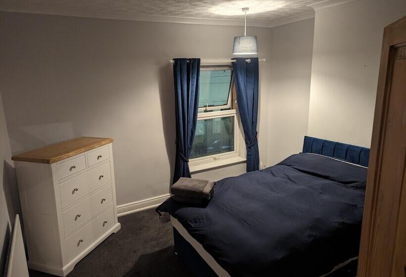 レジデンス 2 Bed House   Garden & Excellent Wifi